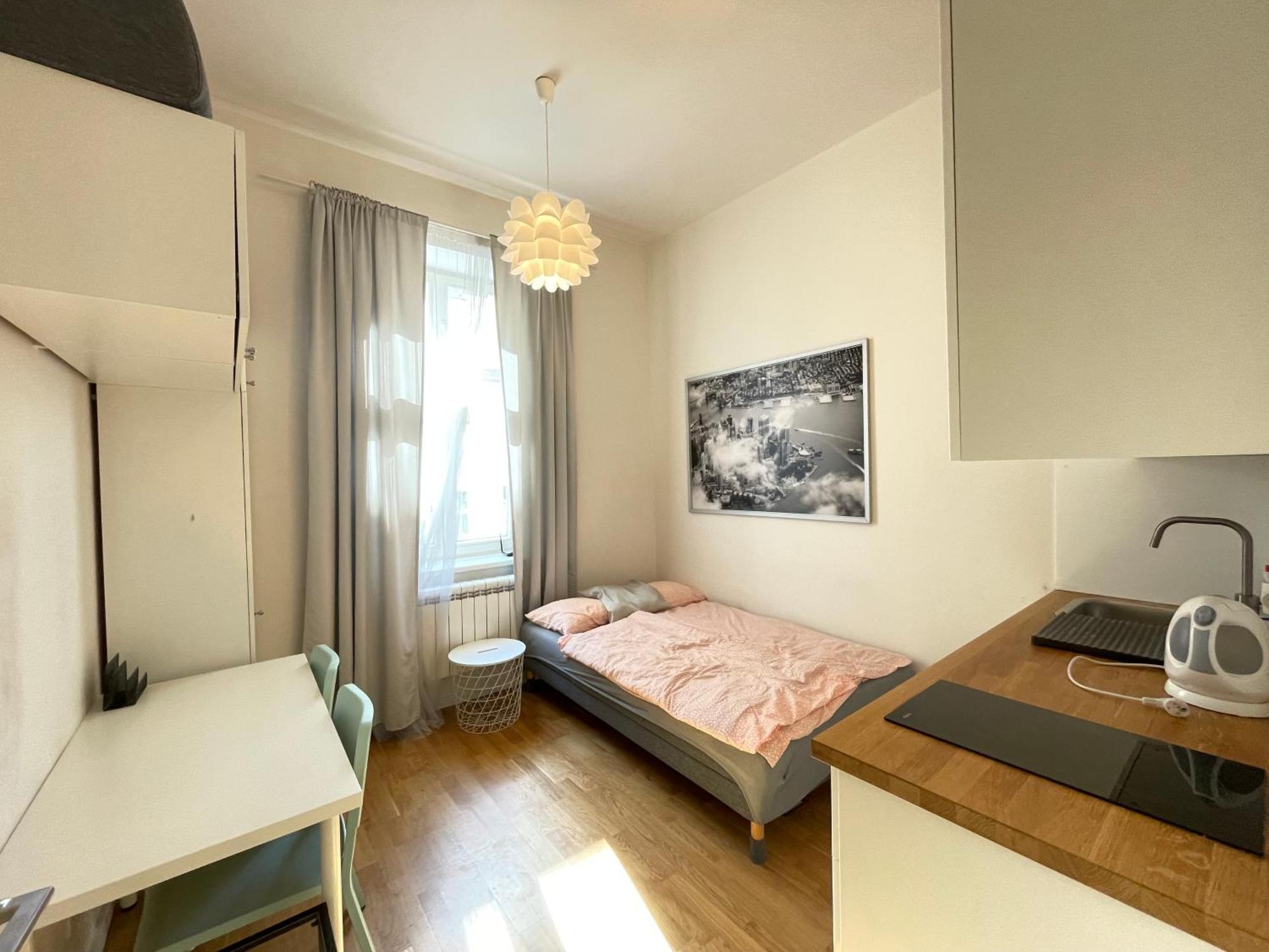 Cosy Small In 1 On Metro Muzeum Apartment